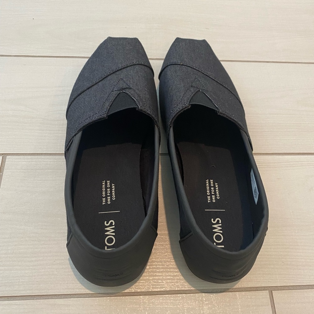 NWOT Tom’s Men’s Black Denim Classic Shoes
